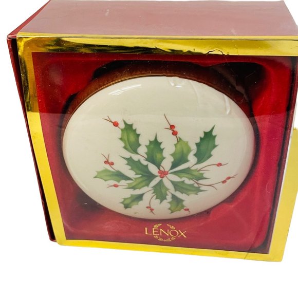 Lenox Holiday Holly Berry France Peint Sewing Trinket Box 3 1/2" - Picture 8 of 9